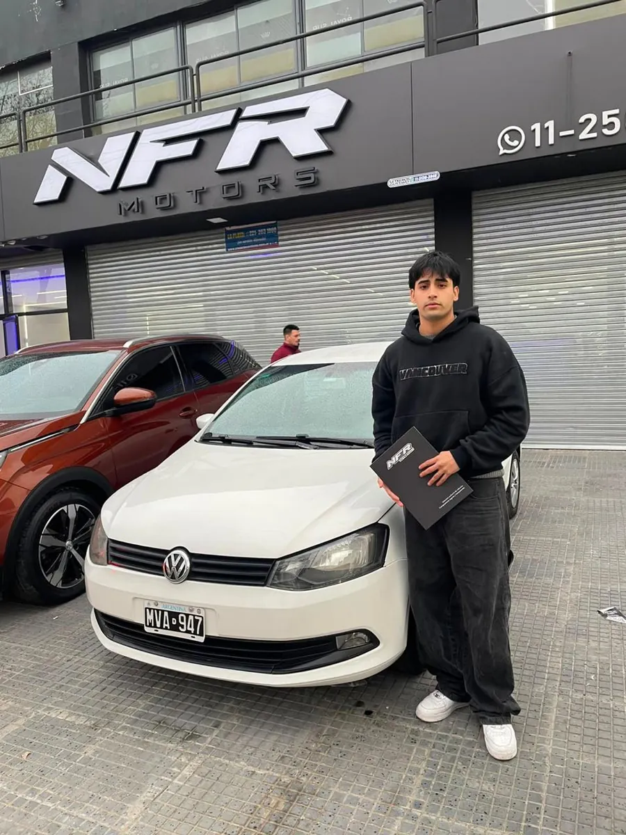 Entrega de un auto en NFR Motors