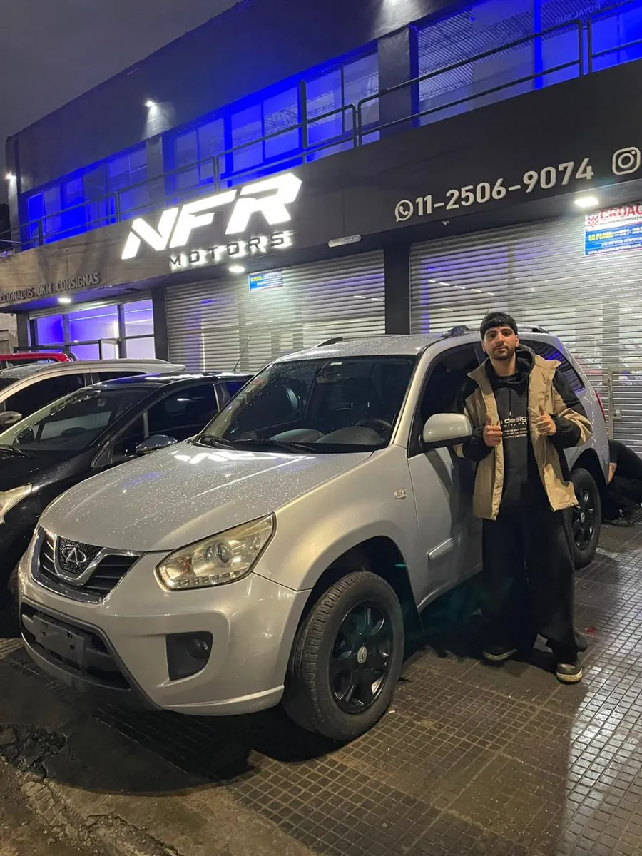 Entrega de un auto en NFR Motors