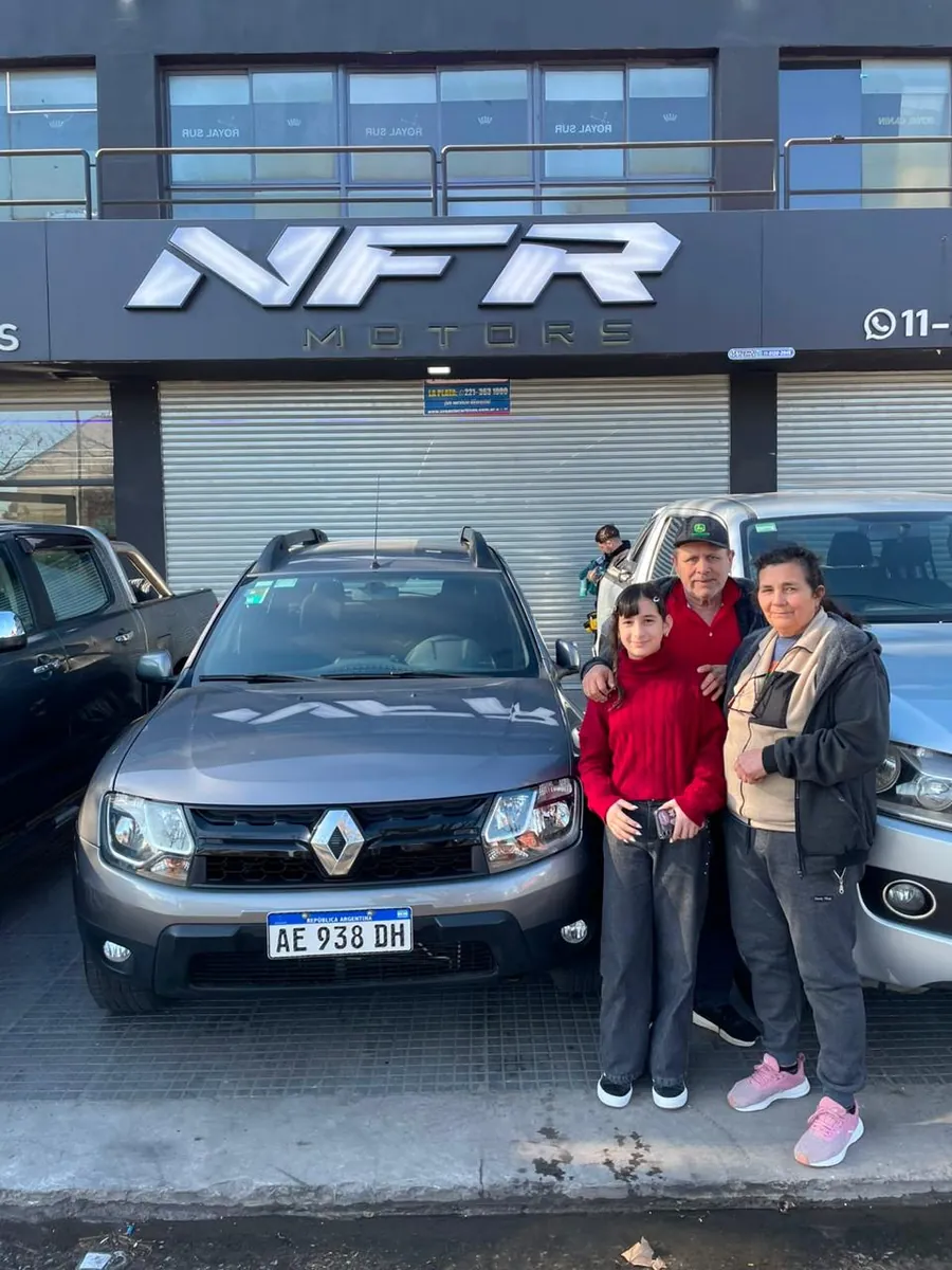 Entrega de un auto en NFR Motors